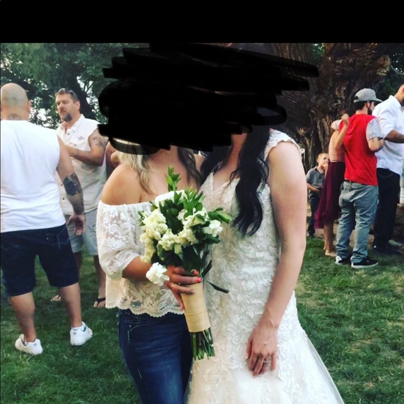 🧨Large lace off shoulder top - Picture 3 of 10